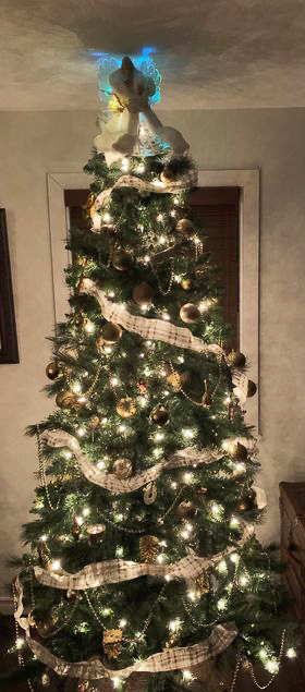 13 Ugly Christmas Tree Designs That Are Both Trendy Yet Tasteful