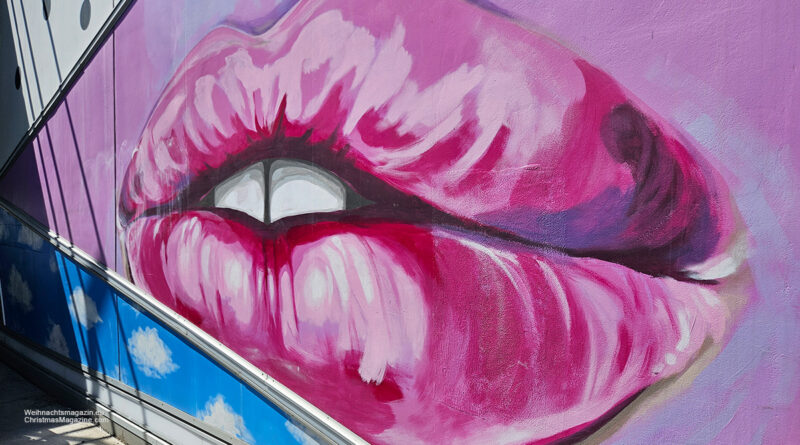 pink lips mural